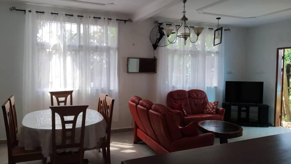 Residence Romiace Kribi Buitenkant foto